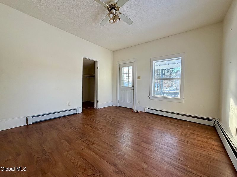 4th image of 213 Sherman Avenue