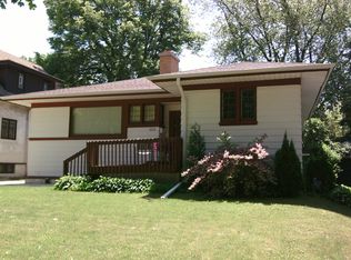 2015 E Beverly Rd, Shorewood, WI 53211