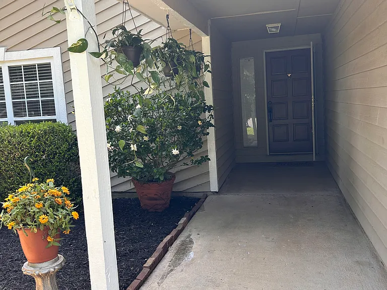 550 Creekwood Xing — Photo 3