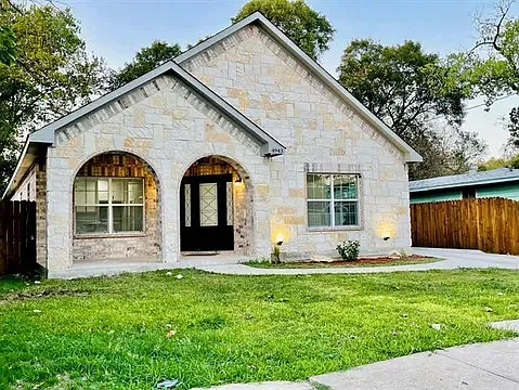 3 bed, 1808 sqft, $2,910 — Photo 2