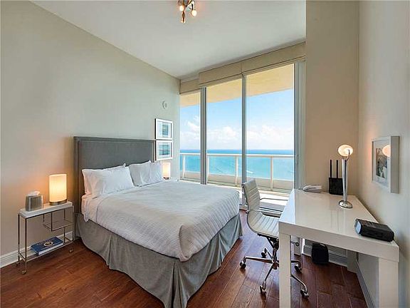 5th image of 100 S Pointe Dr APT 3004