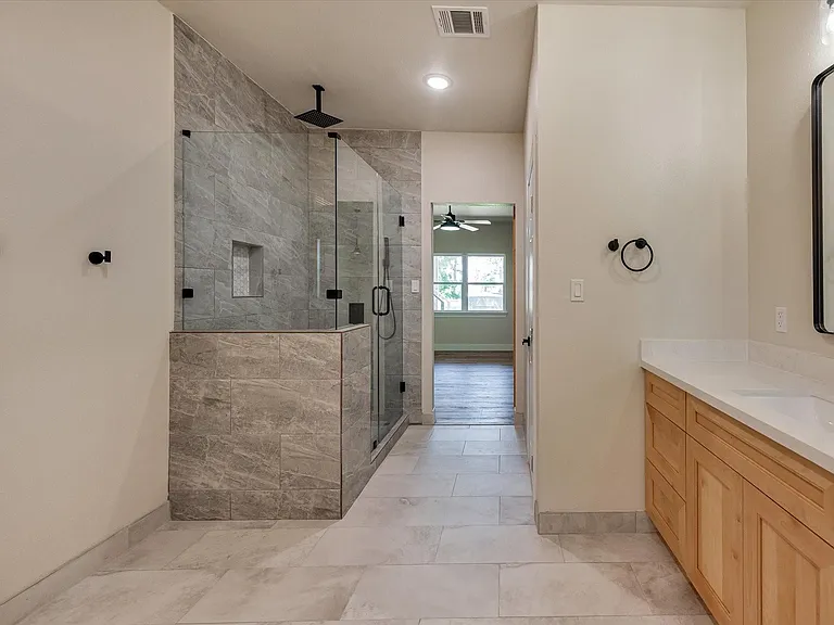 153 Bending Oaks Ln — Photo 17