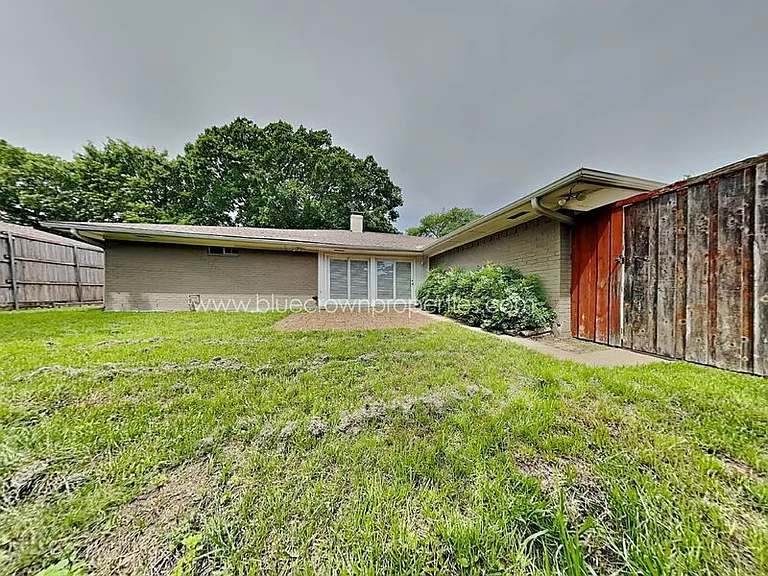 1804 Mercedes Pl — Photo 34