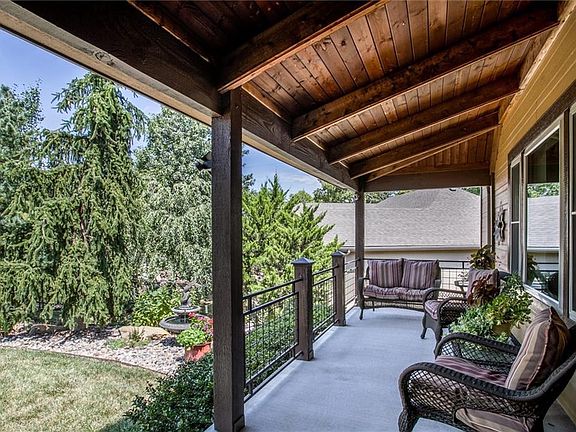 4th image of 1309 NE Deer Valley Dr