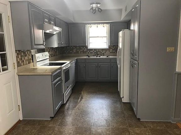 2nd image of 424 W Alta Vista St