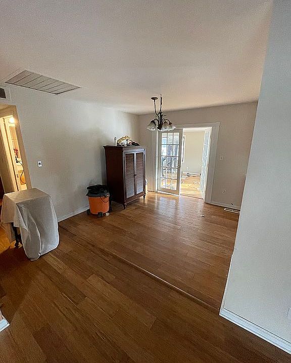 2nd image of 1940 Meadow Ridge Dr