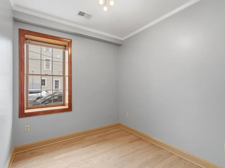 21 Saint Pauls Ave #1 — Photo 14