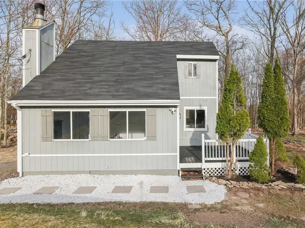 4378 Pine Ridge Dr E, Bushkill, PA 18324