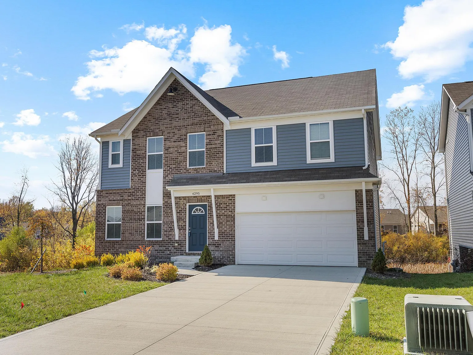 4 bed, 2.5 bath, 2800 sqft, $2,900 — Photo 2