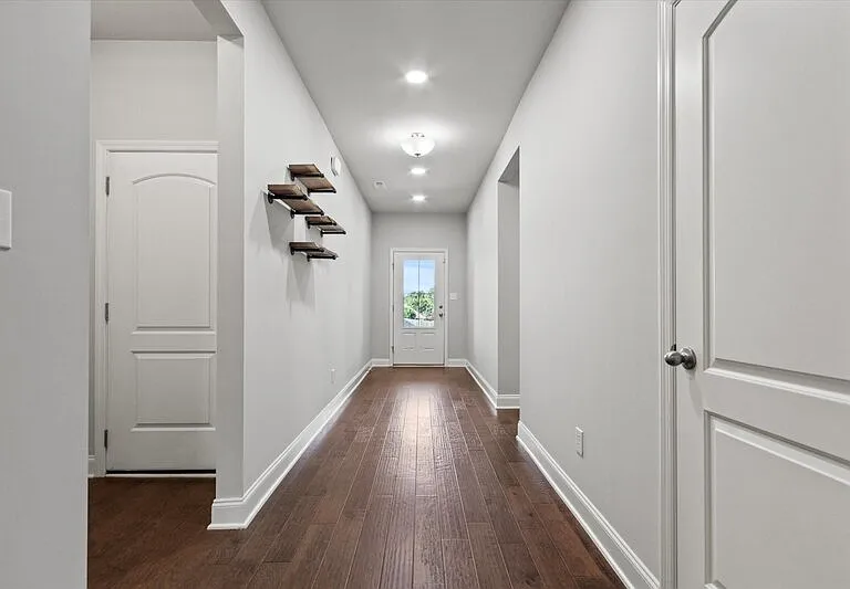 220 Dinner Tree Sq — Photo 4