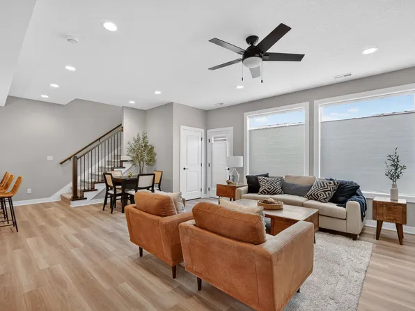 5420 153rd St, Urbandale, IA 50323