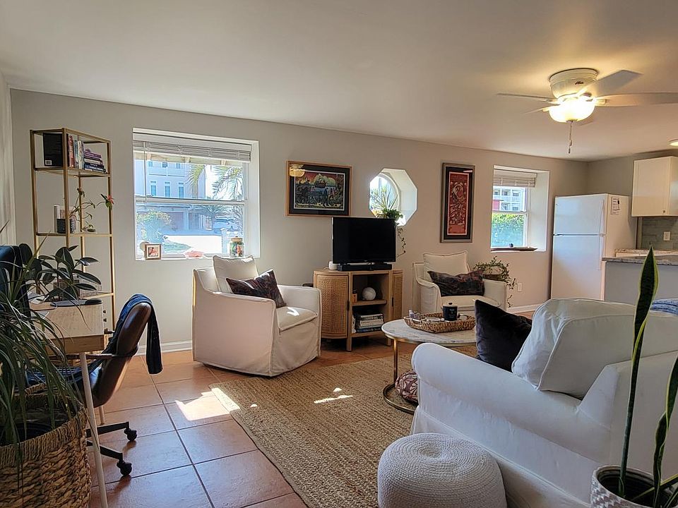 Open living room and kitchen with 18" ceramic tile throughout!