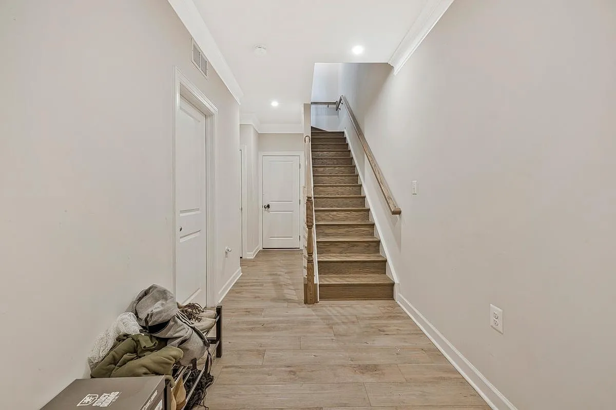 3 bed, 3.5 bath, 1548 sqft, $3,995 — Photo 4