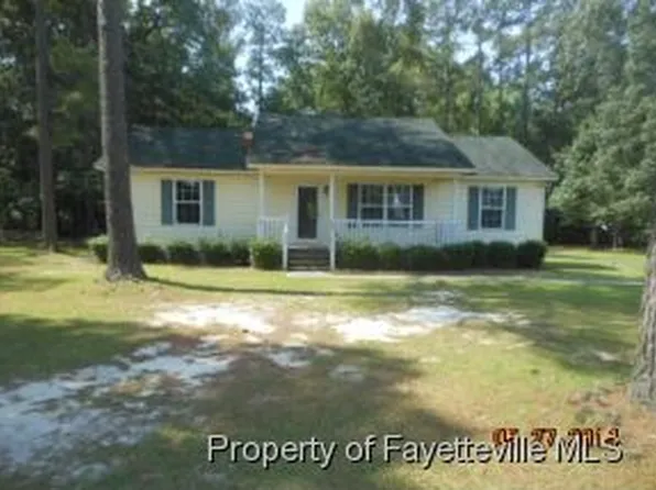 103 Southern Ave, Raeford, NC 28376