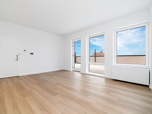 4th image of 71-82 Parsons Blvd #706