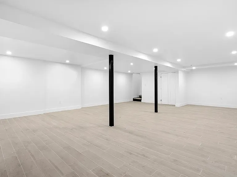 403 Linden St #1 — Photo 8