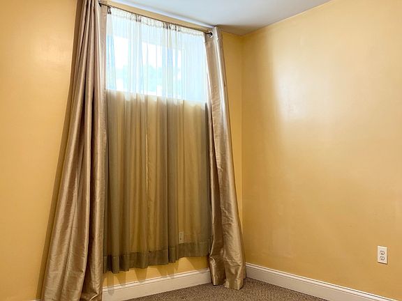 2nd image of 21 Steele Ave APT 1