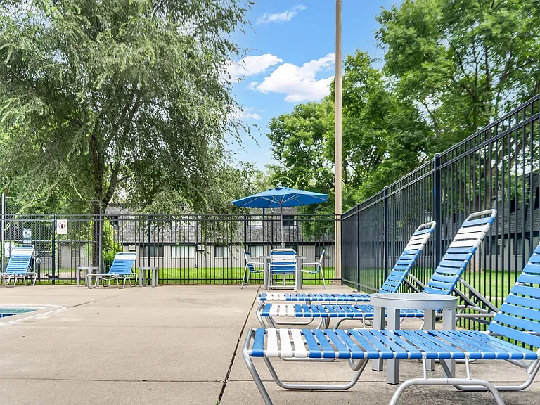 River 10 Apartments — Photo 34