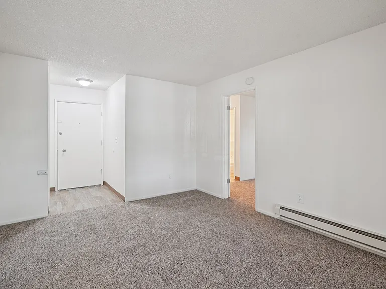 Georgetown Manor Apartments — Photo 8