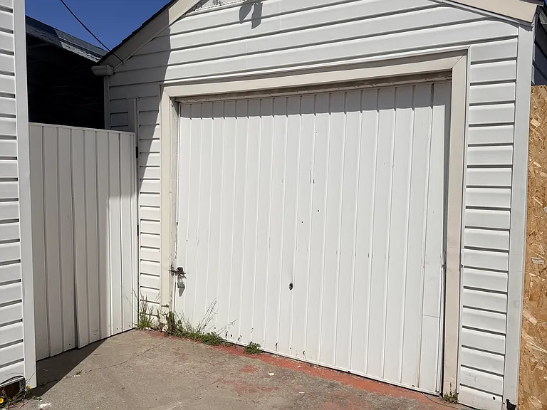 detached garage