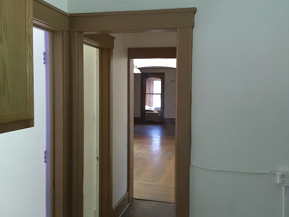 5th image of 52 Brunswick Ave