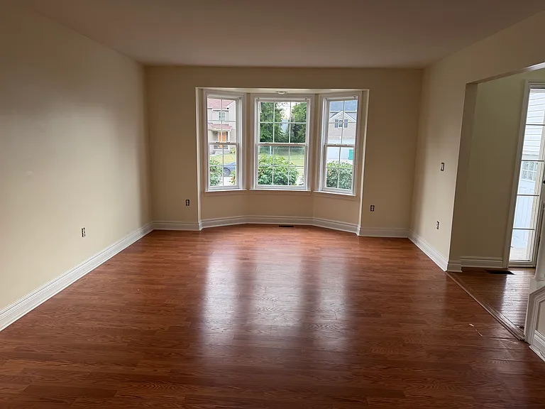 7137 Cambridge Dr — Photo 3