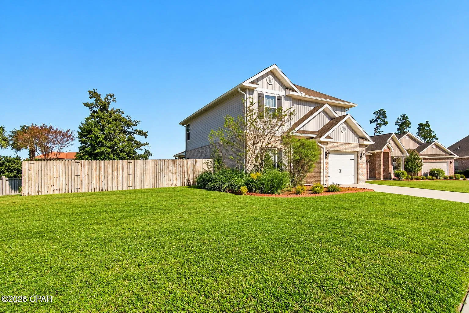 4 bed, 3.5 bath, 2337 sqft, $2,700 — Photo 2
