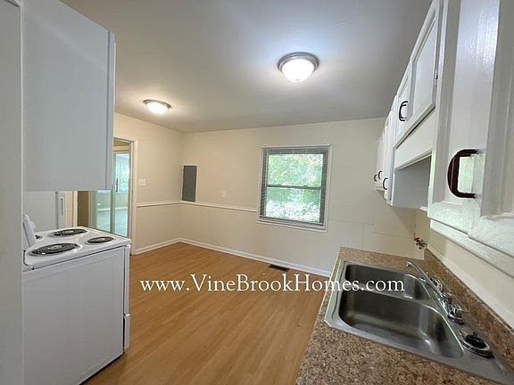 5th image of 3210 N Ashland Ave