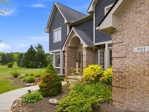 2nd image of 921 Kyle Ct