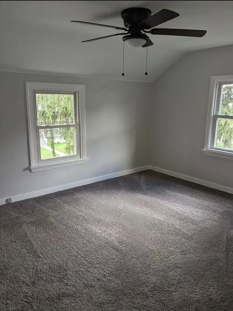 3 bed, $1,350 — Photo 3