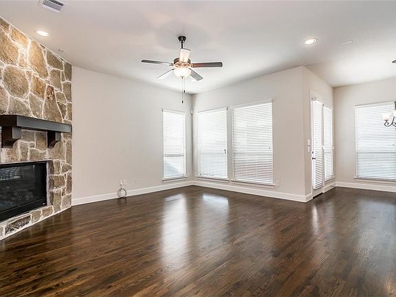 5th image of 683 Bannerdale Blvd
