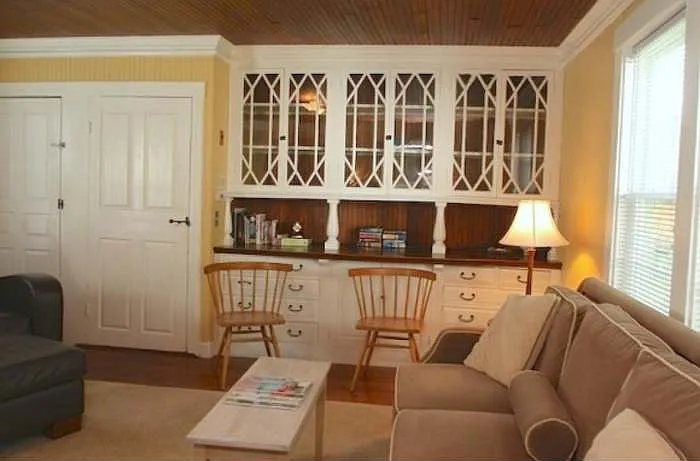 530 Wilton Rd — Photo 2