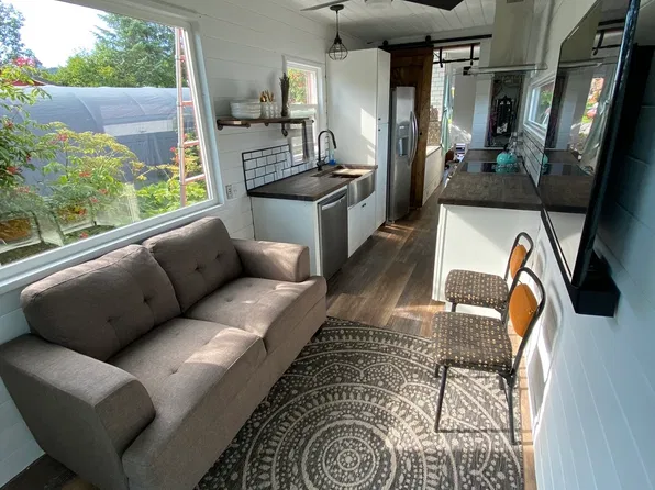 541 Bonanza Ave #B, Homer, AK 99603