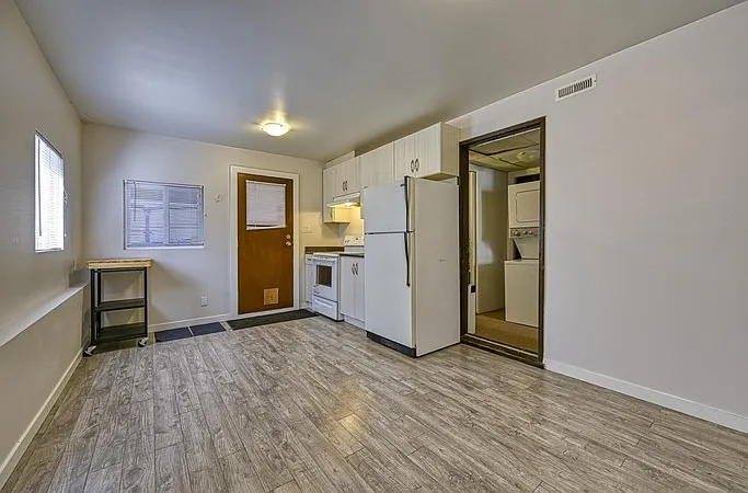467 Dixon St #1A — Photo 1