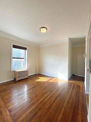 5th image of 2350 Broadway #507