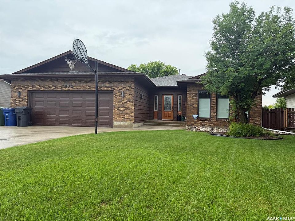 1st image of 302 Watson CRESCENT