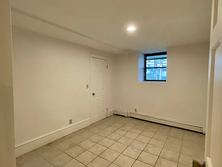 132 Chiswick Rd #B — Photo 5