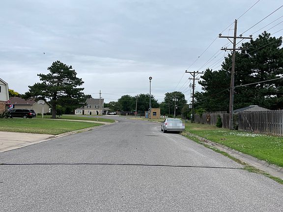 4th image of 2105 E Carousel Dr