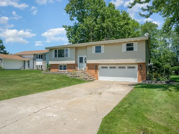 3063 Parkwood Pl, Crown Point, IN 46307