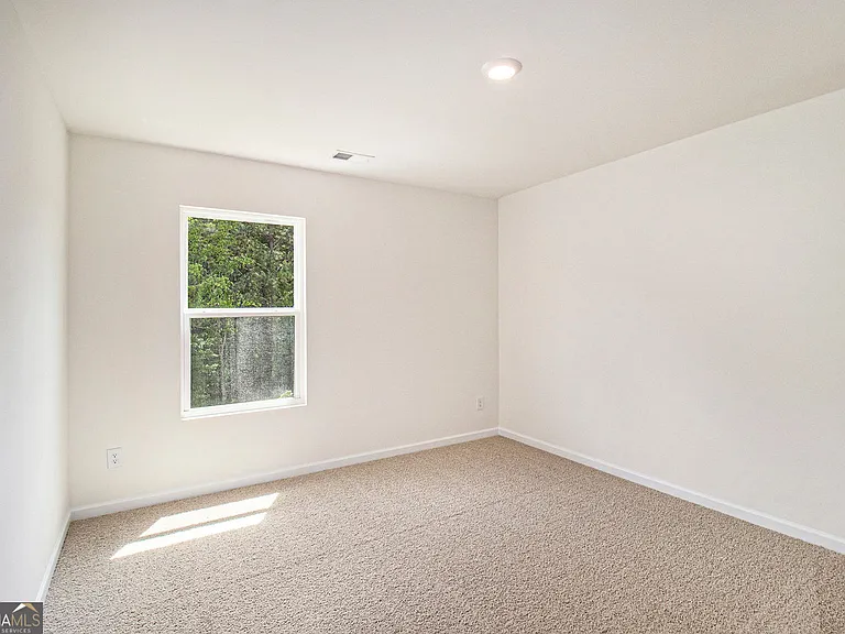 568 Whitman Ln — Photo 25