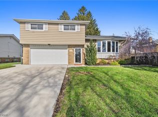 6911 Lantern Ln, Parma Heights, OH