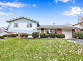 21W164 Canary Rd, Lombard, IL 60148