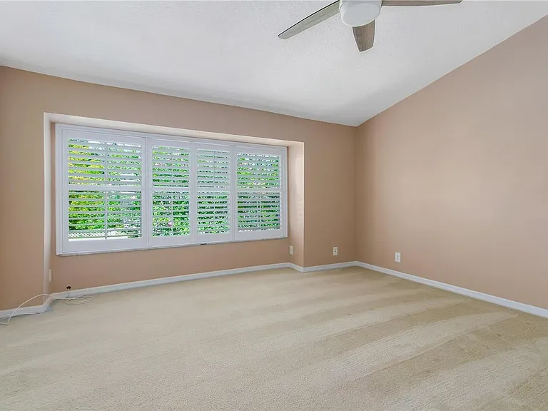 3326 Covered Bridge Dr W — Photo 33