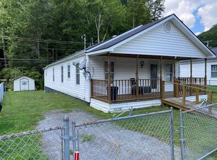 38 Central St, Oceana, WV 24870