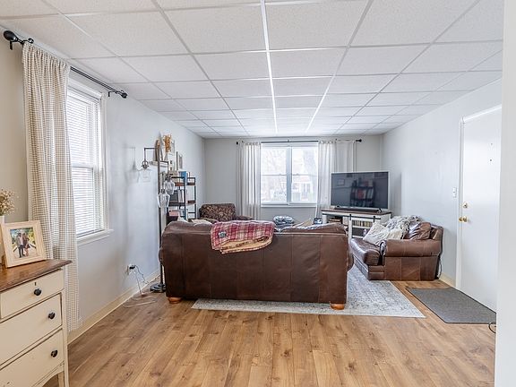3rd image of 1335 Mathews Ave APT 2