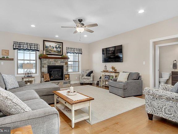 5th image of 7654 Windmill Rd