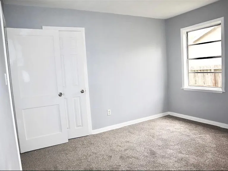 5122 Higgins St — Photo 6