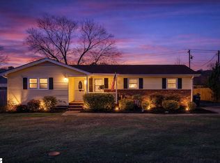 208 Agewood Dr, Simpsonville, SC 29680