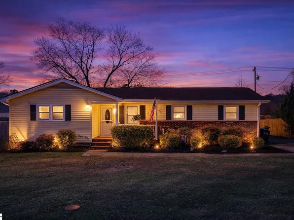 208 Agewood Dr, Simpsonville, SC 29680
