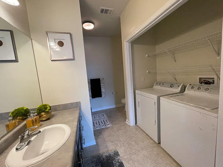 North Gate Apartments — Photo 10